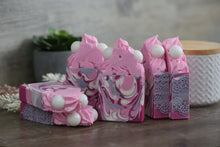 Load image into Gallery viewer, PEARLS & LACE