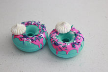 Load image into Gallery viewer, MERMAID KISSES DONUT BATH BOMB
