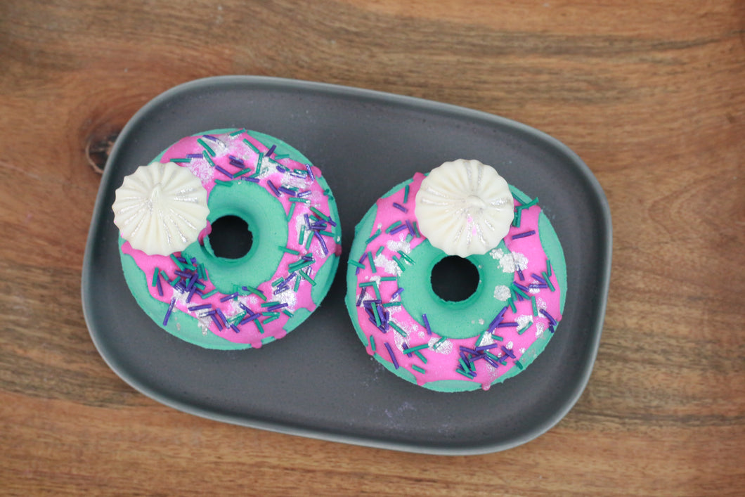 MERMAID KISSES DONUT BATH BOMB